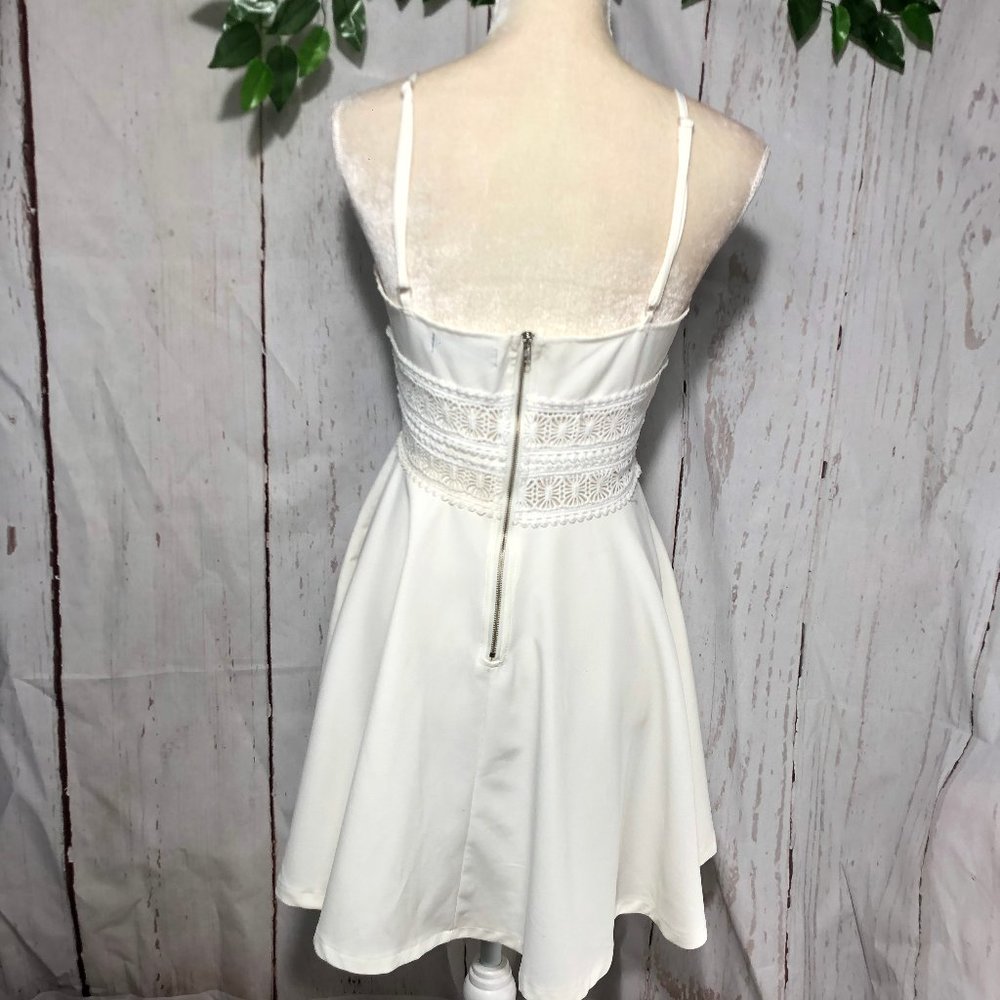 CHOIES  WAIST LACE OFF WHITE SLEEVELES MINI DRESS SIZE M - Picture 4 of 8